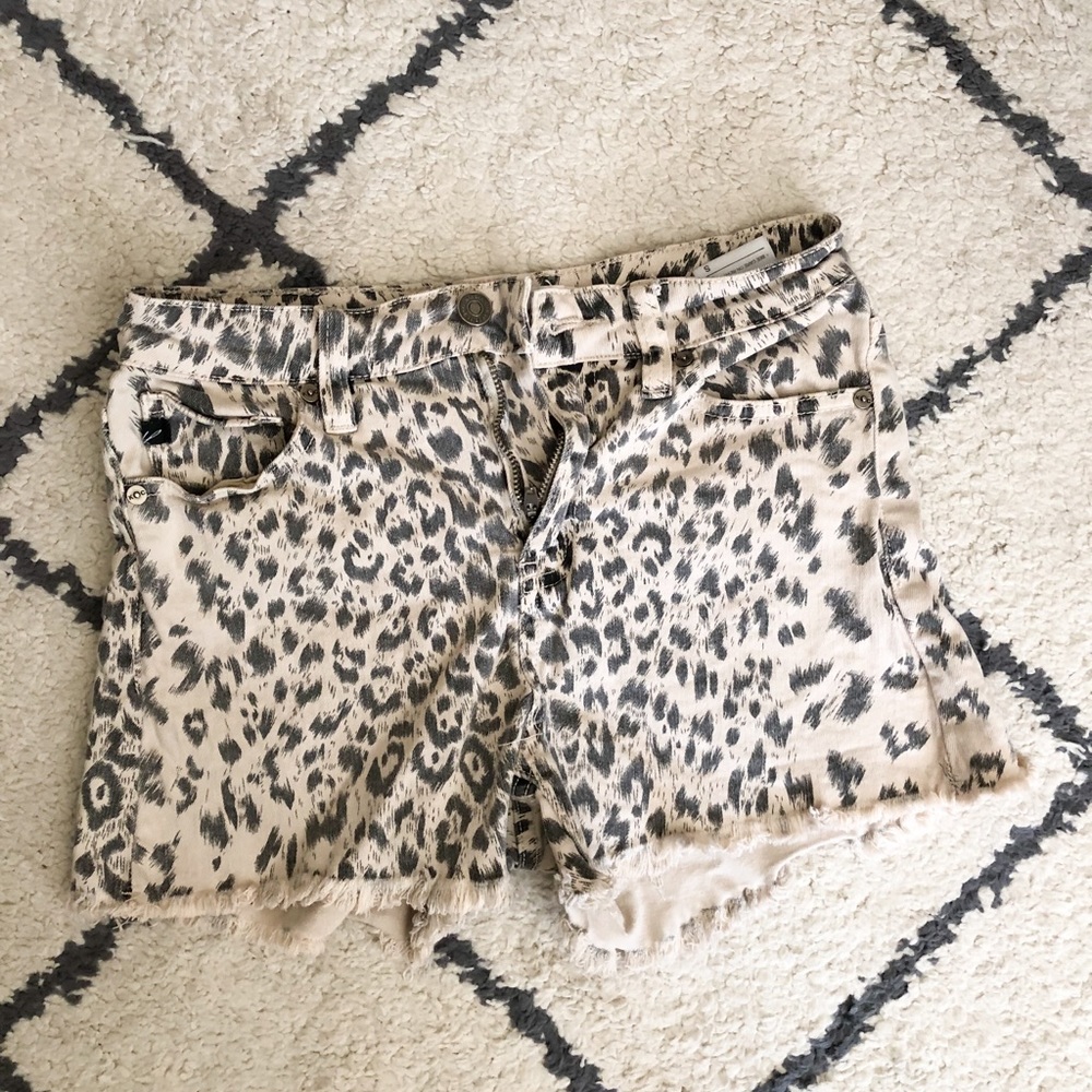 Kancan leopard print shorts